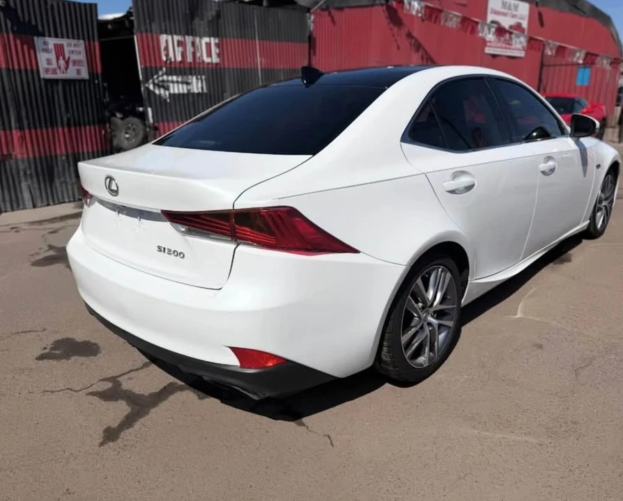 2018 Lexus IS 3rd Gen - Image 4 of 10