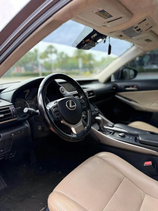 2018 Lexus IS 3rd Gen - Image 8 of 12
