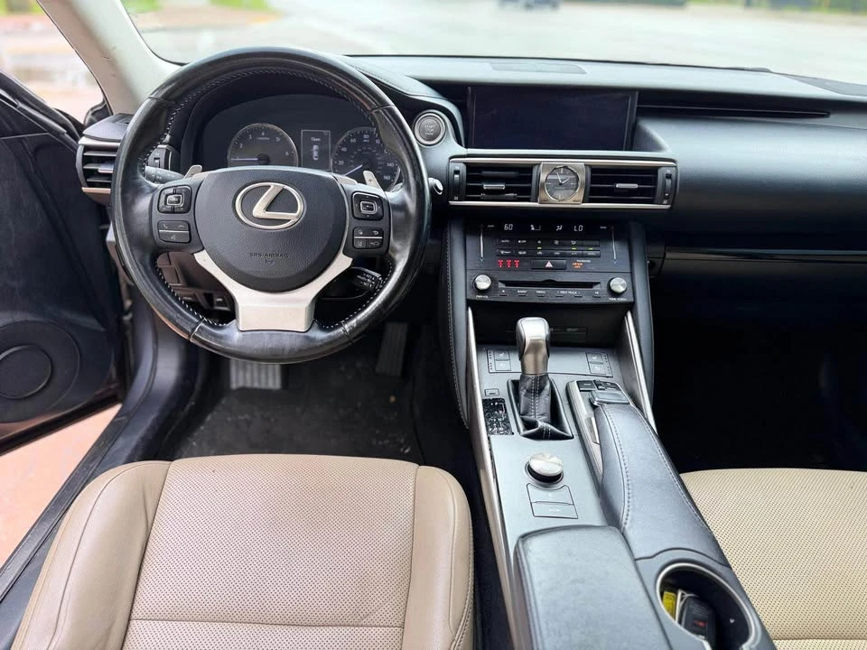 2018 Lexus IS 3rd Gen - Image 5 of 12