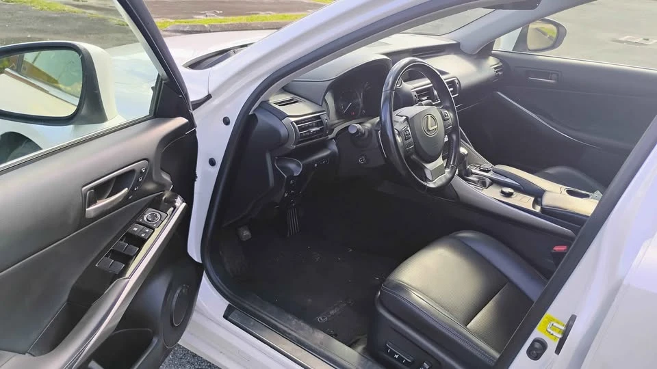 2018 Lexus IS 3rd Gen - Image 10 of 12