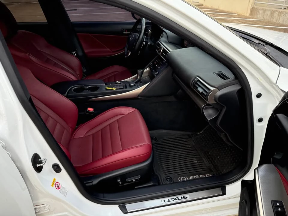 2018 Lexus IS 3rd Gen - Image 17 of 18