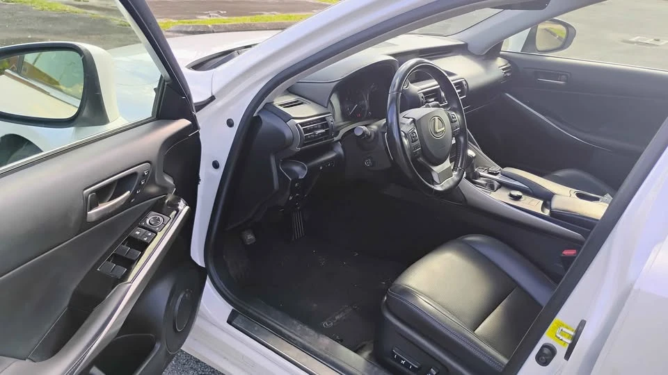 2018 Lexus IS 3rd Gen - Image 7 of 11