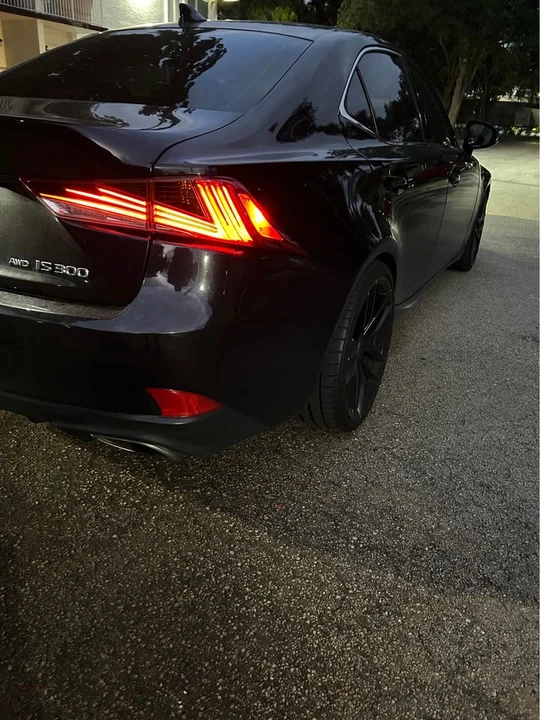 2018 Lexus IS 3rd Gen - Image 4 of 7