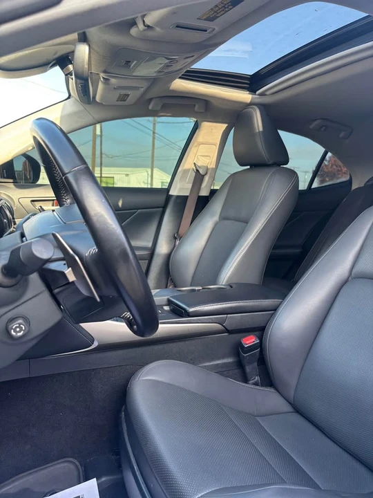 2018 Lexus IS 3rd Gen - Image 12 of 17