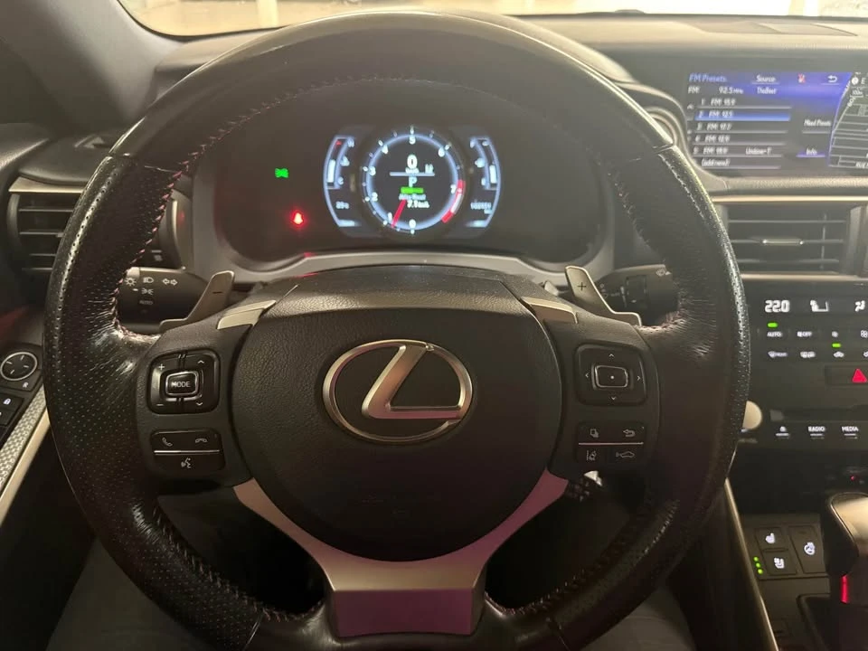 2018 Lexus IS 3rd Gen - Image 9 of 12