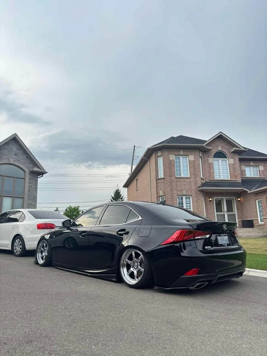 2018 Lexus IS - Image 3 of 10