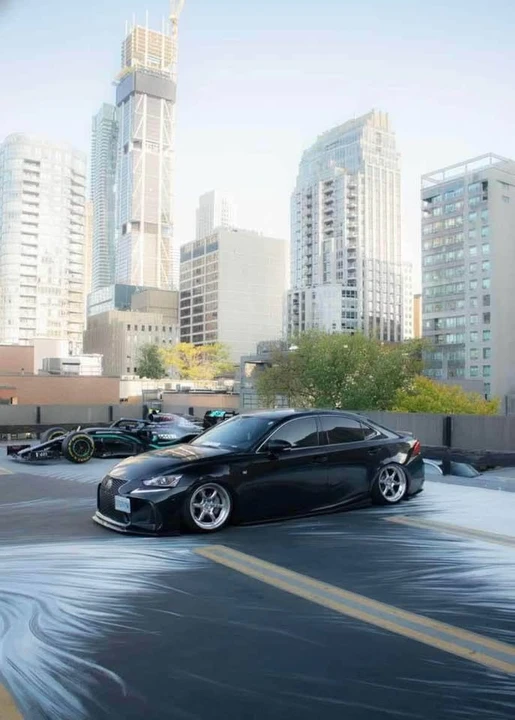 2018 Lexus IS - Image 6 of 10