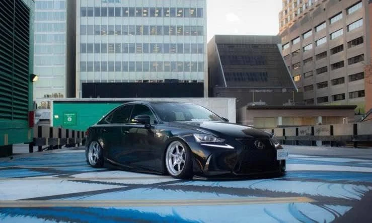 2018 Lexus IS - Image 7 of 10