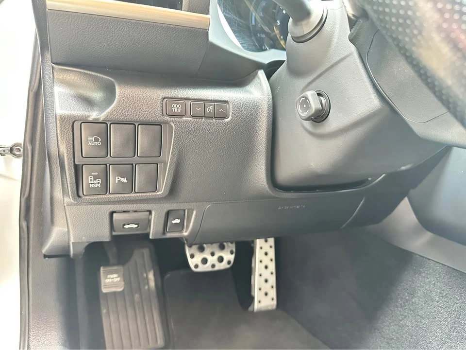 2018 Lexus IS 3rd Gen - Image 12 of 21