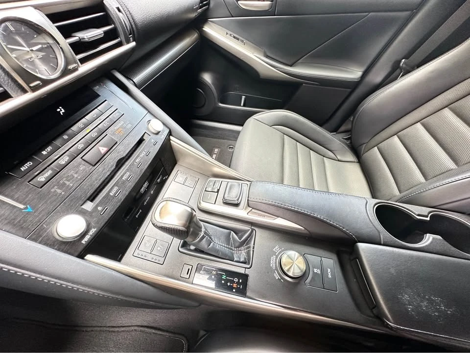 2018 Lexus IS 3rd Gen - Image 17 of 21