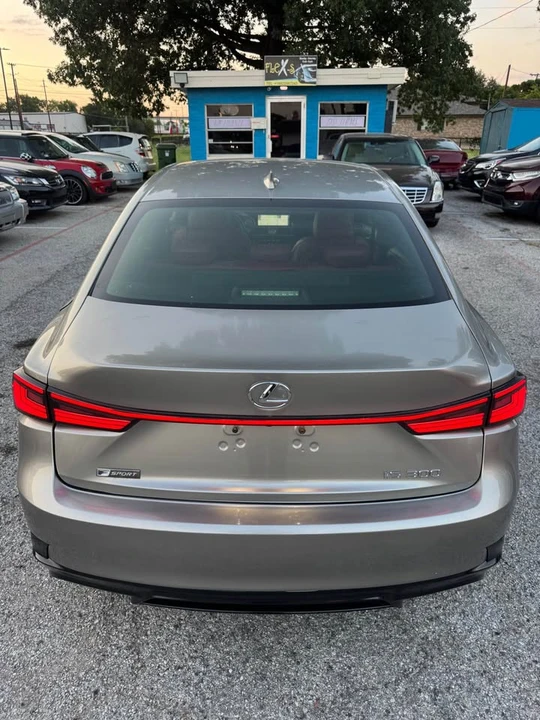 2018 Lexus IS 3rd Gen - Image 6 of 20