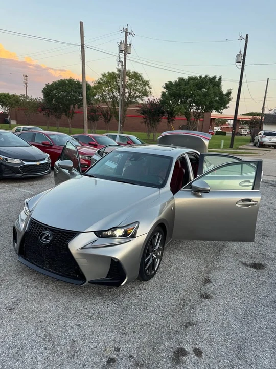 2018 Lexus IS 3rd Gen - Image 19 of 20