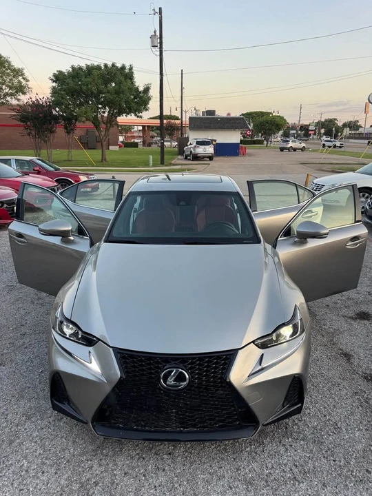 2018 Lexus IS 3rd Gen - Image 17 of 20