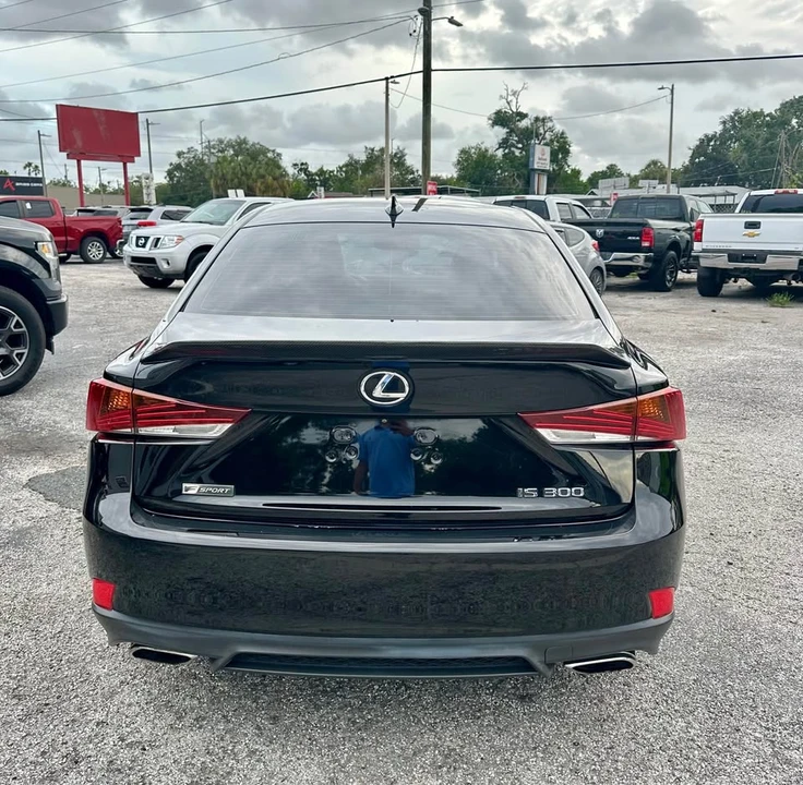 2018 Lexus IS 3rd Gen - Image 10 of 20