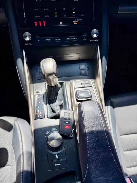 2018 Lexus IS 3rd Gen - Image 18 of 20