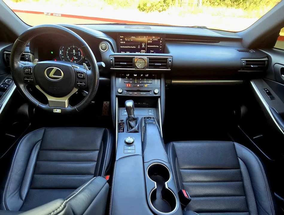 2018 Lexus IS 3rd Gen - Image 9 of 12
