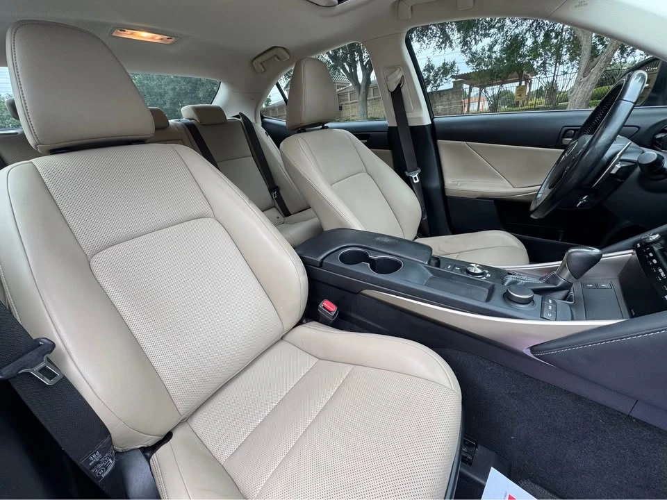 2018 Lexus IS 3rd Gen - Image 17 of 20
