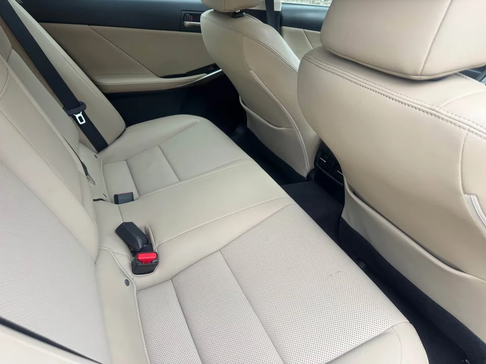 2018 Lexus IS 3rd Gen - Image 15 of 20