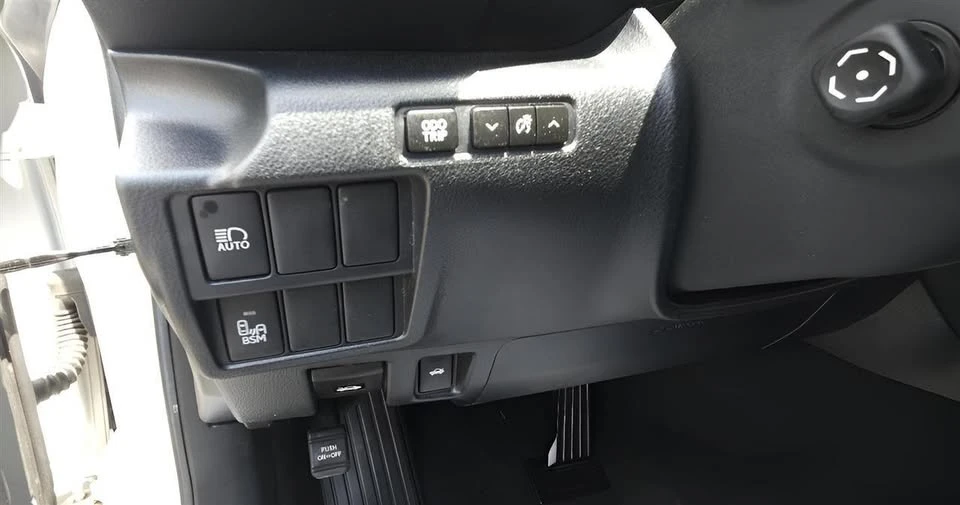 2018 Lexus IS 3rd Gen - Image 9 of 20