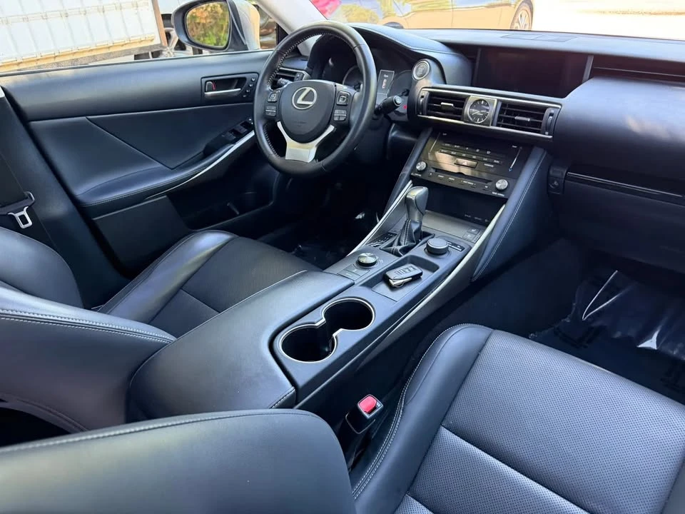 2018 Lexus IS 3rd Gen - Image 14 of 20