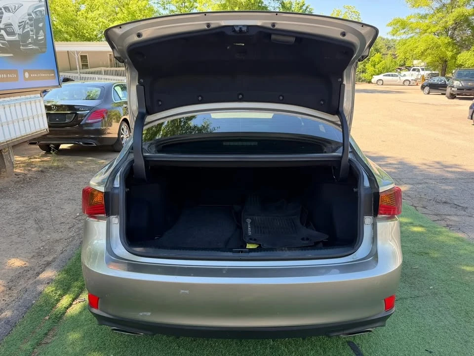 2018 Lexus IS 3rd Gen - Image 9 of 20