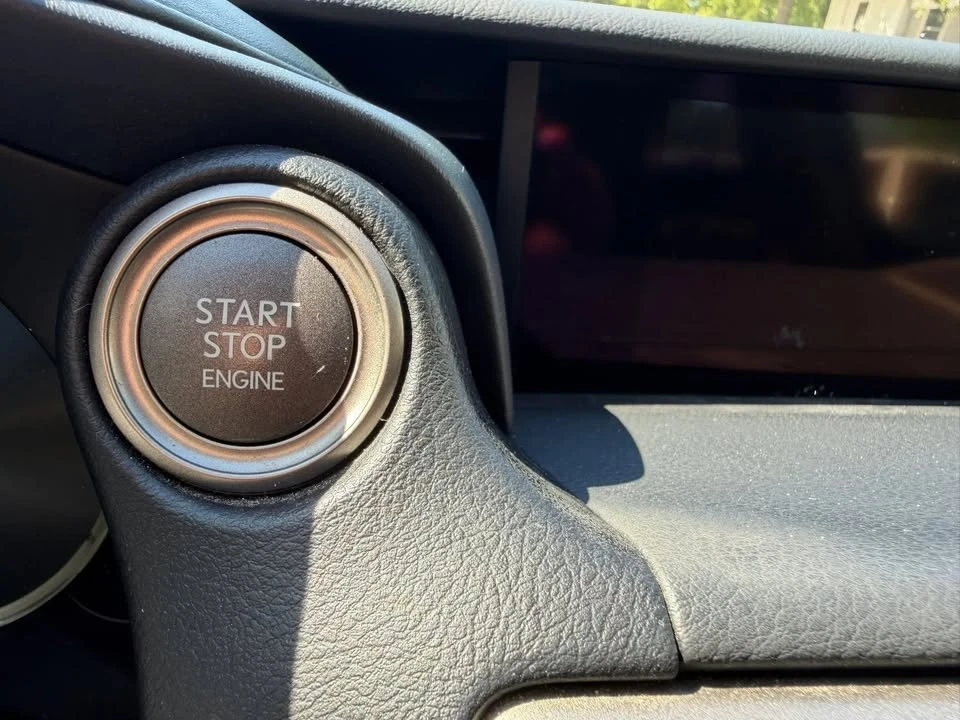 2018 Lexus IS 3rd Gen - Image 16 of 20