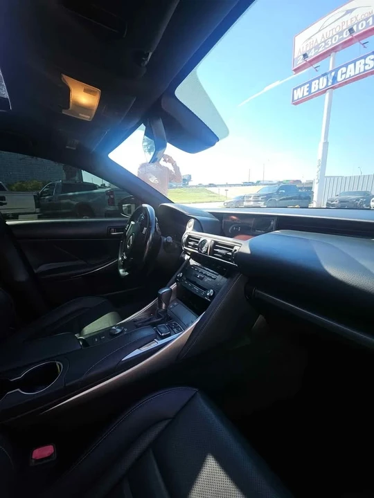 2018 Lexus IS 3rd Gen - Image 4 of 8
