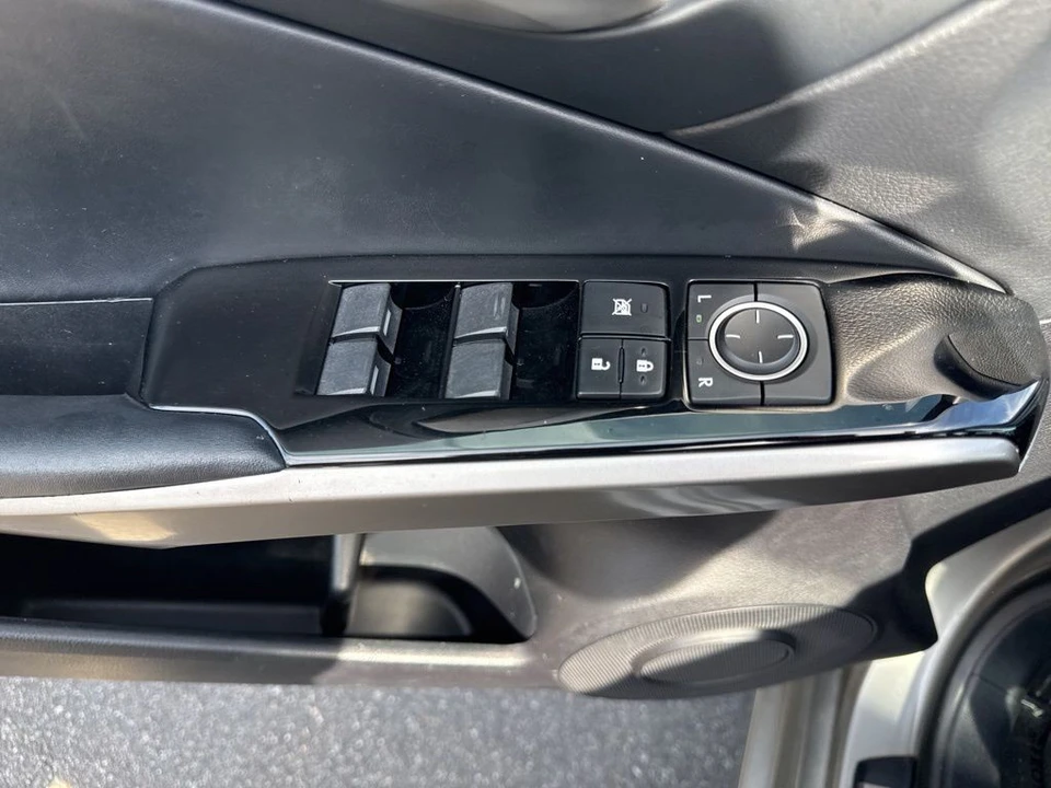 2018 Lexus IS 3rd Gen - Image 27 of 31