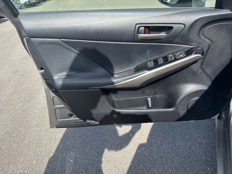 2018 Lexus IS 3rd Gen - Image 26 of 31