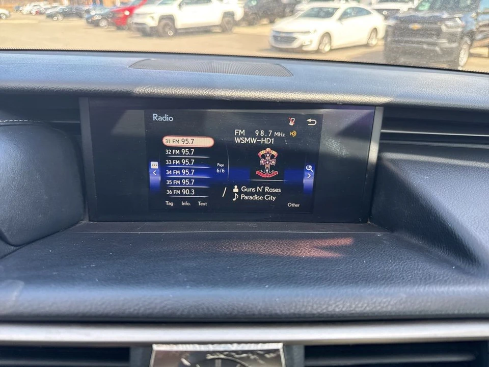 2018 Lexus IS 3rd Gen - Image 19 of 31