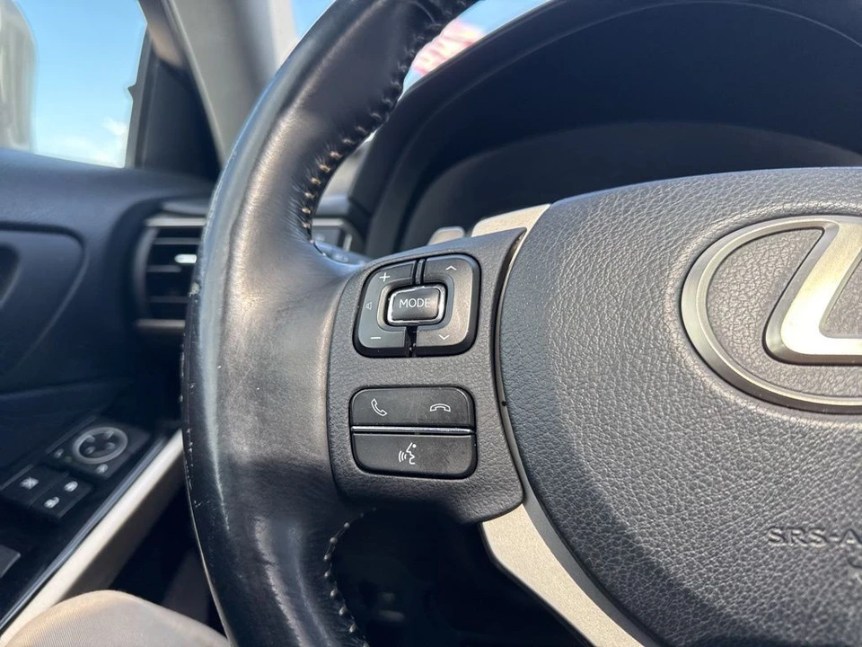 2018 Lexus IS 3rd Gen - Image 16 of 31