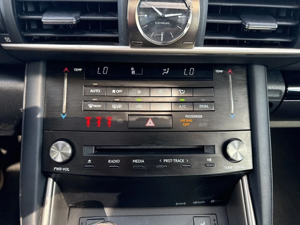 2018 Lexus IS 3rd Gen - Image 20 of 31