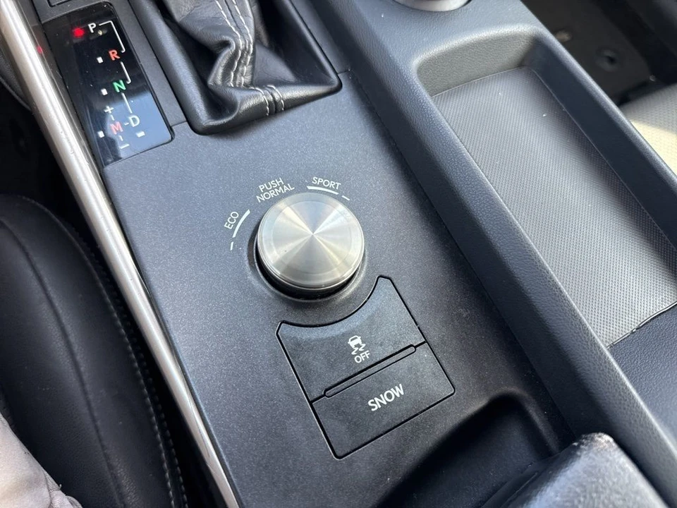 2018 Lexus IS 3rd Gen - Image 23 of 31