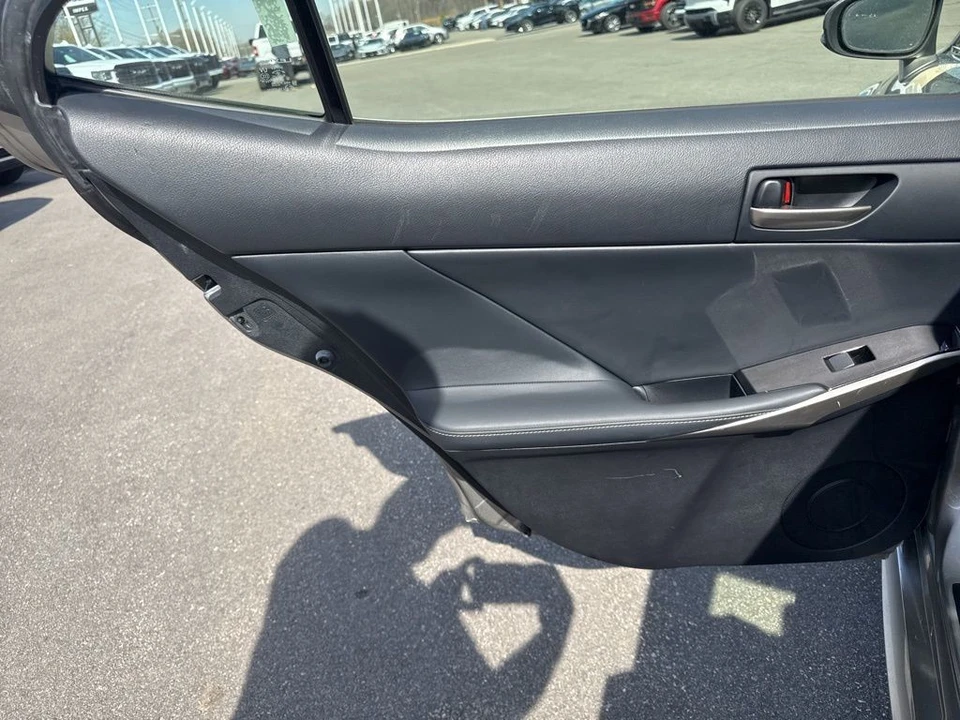 2018 Lexus IS 3rd Gen - Image 28 of 31