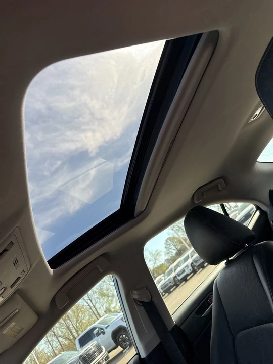 2018 Lexus IS 3rd Gen - Image 11 of 31