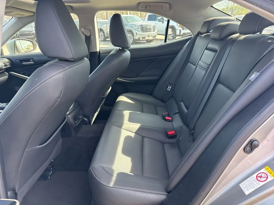 2018 Lexus IS 3rd Gen - Image 12 of 31