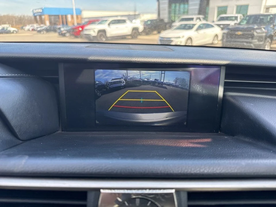 2018 Lexus IS 3rd Gen - Image 21 of 31