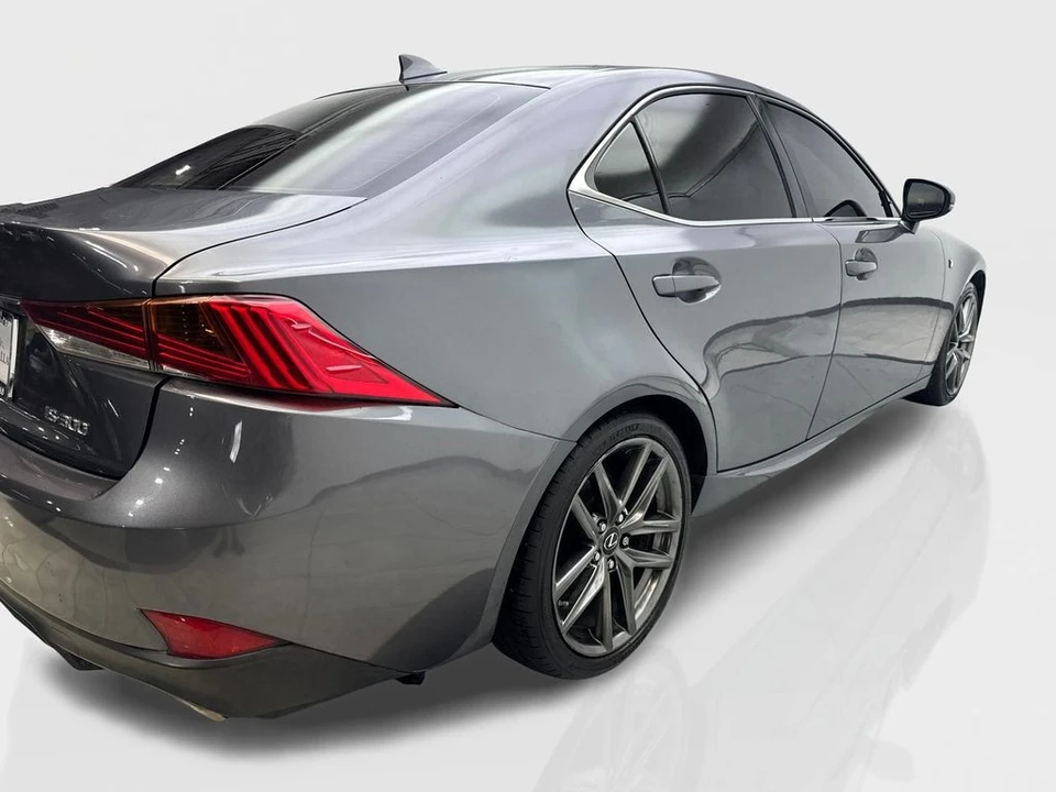 2018 Lexus IS 3rd Gen - Image 13 of 31