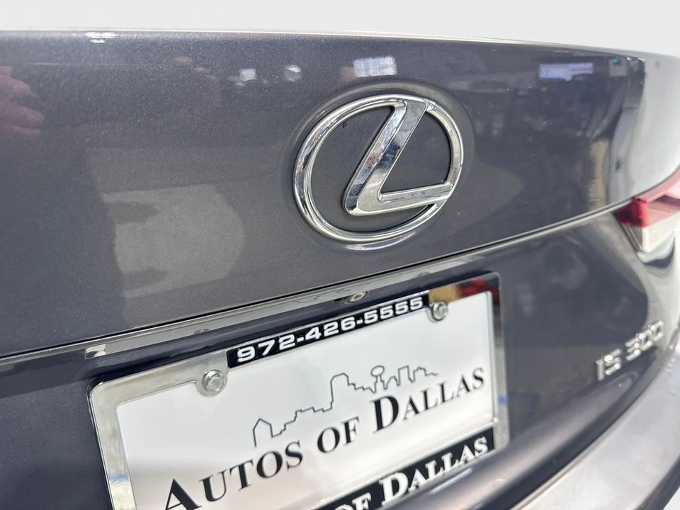 2018 Lexus IS 3rd Gen - Image 21 of 31