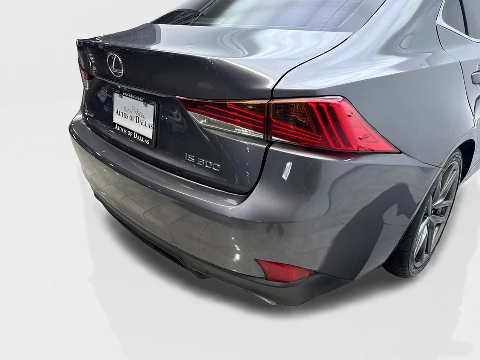 2018 Lexus IS 3rd Gen - Image 18 of 31