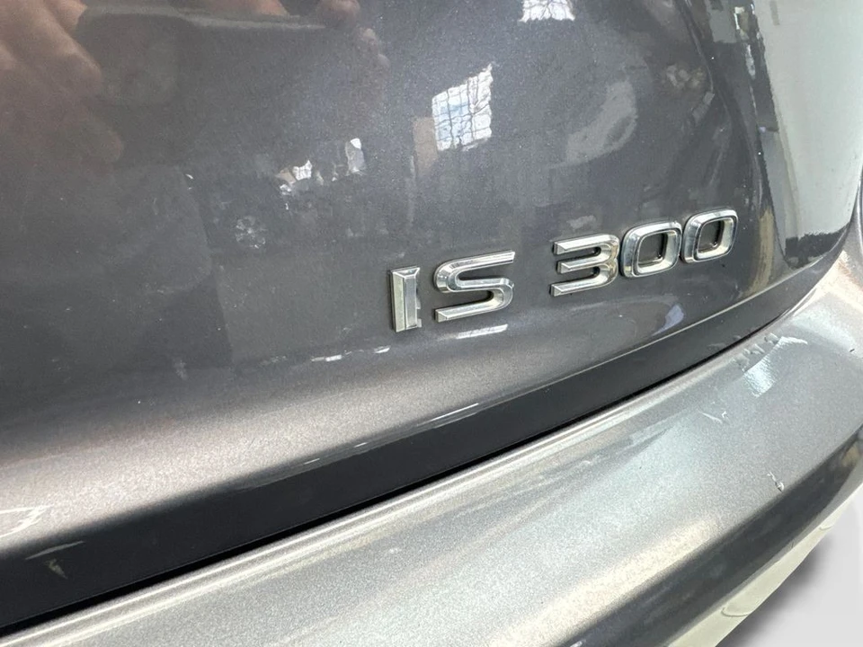 2018 Lexus IS 3rd Gen - Image 24 of 31