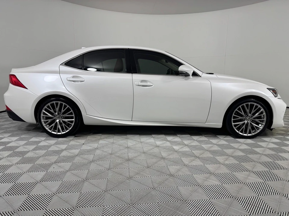 2018 Lexus IS 3rd Gen - Image 4 of 25