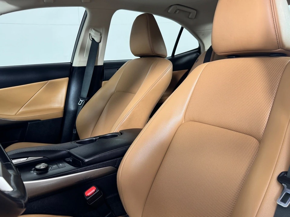 2018 Lexus IS 3rd Gen - Image 11 of 25