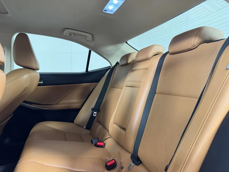 2018 Lexus IS 3rd Gen - Image 21 of 25
