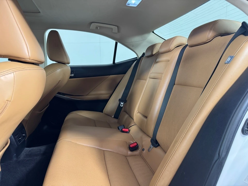 2018 Lexus IS 3rd Gen - Image 20 of 25