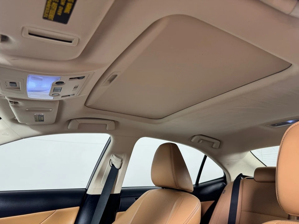 2018 Lexus IS 3rd Gen - Image 19 of 25