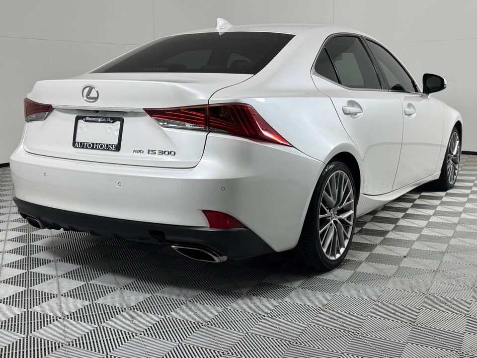 2018 Lexus IS 3rd Gen - Image 5 of 25