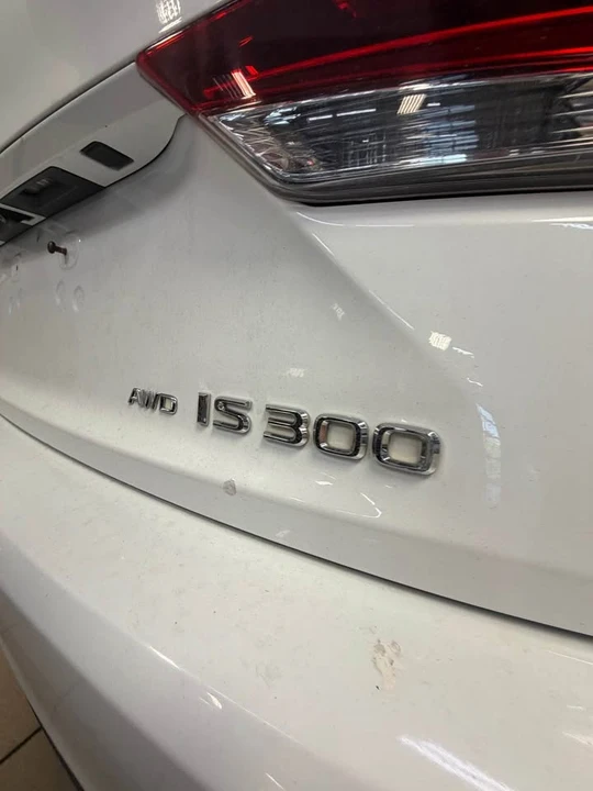 2018 Lexus IS 3rd Gen - Image 11 of 12