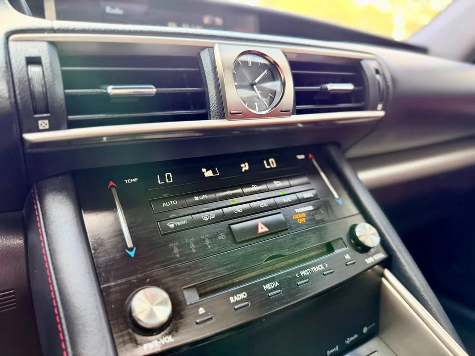 2018 Lexus IS 3rd Gen - Image 18 of 20