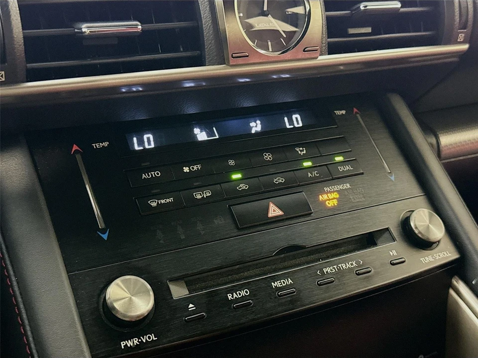 2018 Lexus IS 3rd Gen - Image 13 of 31